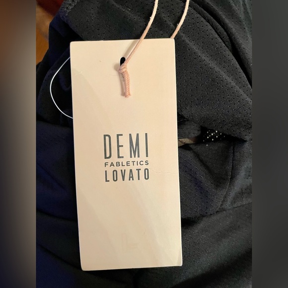 NWT!😎Fabletics!🤩Demi Lavato!😎Logan-racerback strap tank/size-S - Picture 6 of 11